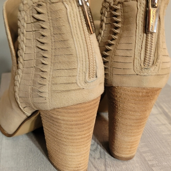 Vince Camuto Pointed Toe Tan Leather Boots 8M - Picture 4 of 7